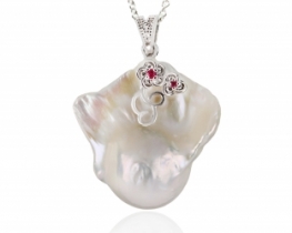 Peral Pendant BAROQUE two Blooms