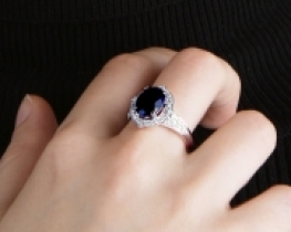 Srebrn prstan Love Beam ICON z modrim safirjem