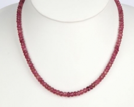 Rožnati turmalin AA ogrlica 6 mm - zlata zaponka