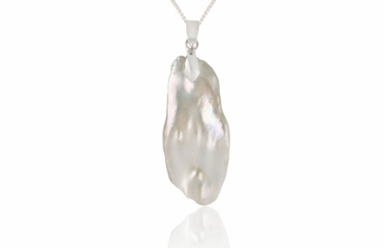 Silver Chain with Baroque Pearl Pendant 20 x 42 mm