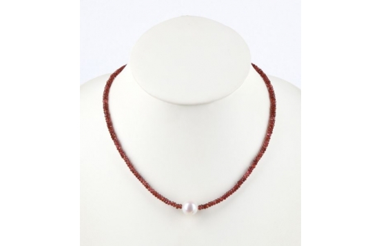 Necklace Orissa Garnet with Pearl