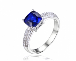 Srebrn prstan LOVE BLUE safir in cirkoni