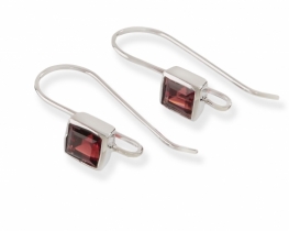 Silver Earrings Garnet 5 x 5 mm