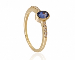 Gold Ring Tanzanite with Diamonds