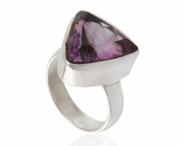 Ring Amethyst Trillion Cut 15 mm