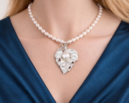 Pearl Necklace with Dionysus Pendant