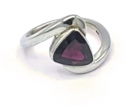 Silver ring GARNET trillion 9 x 9 mm