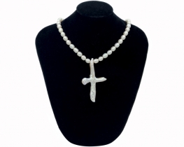 Pearl Necklace with Pendant Cross