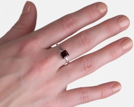 Srebrn prstan Granat 6 mm