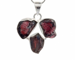 Silver Pendant Tris Garnet