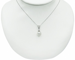 Zlat obesek Akoya biser 8,5 mm in diamant
