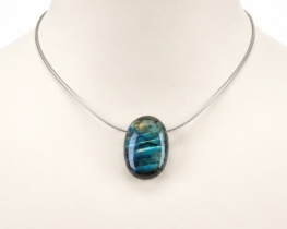 Obesek BLACK RAINBOW 26 x 34 mm
