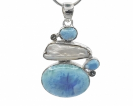 Obesek larimar in Biwa biser