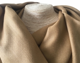 Šal PURE CASHMERE - kamelje rjava barva