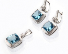 Blue Topaz Set NEA in white Gold