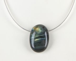 Obesek BLACK RAINBOW 26 x 34 mm
