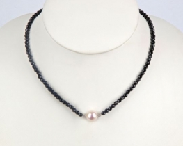 Pearl Necklace BLACK SWAN - Onyx and Pearl