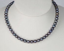 Biserna ogrlica Evita P. črni biseri 8 mm 