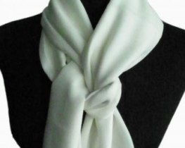 Šal Cashmere v krem beli barvi