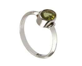 Silver Ring Peridot 5 x 7 mm