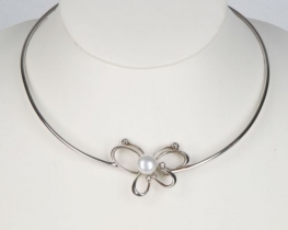 Silver Pearl Necklace BUTTERFLY