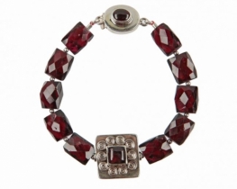 Garnet Bracelet ALEA