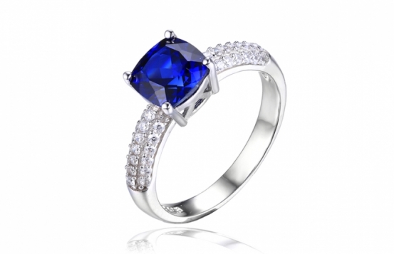 Srebrn prstan LOVE BLUE safir in cirkoni