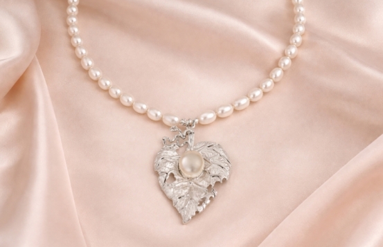 Pearl Necklace with Dionysus Pendant