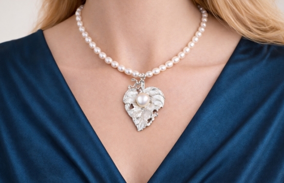 Pearl Necklace with Dionysus Pendant