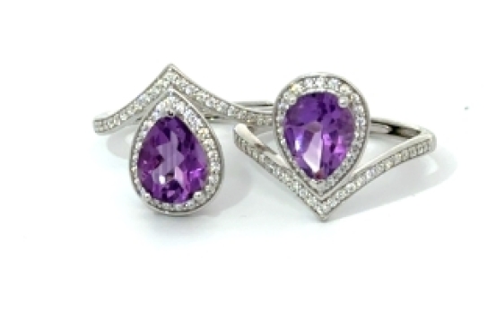 Love Beam Amethyst Ring 7 x 10 mm