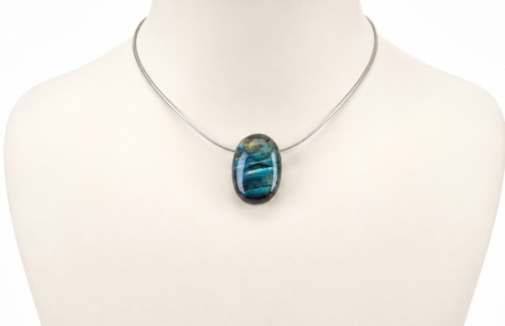 Obesek BLACK RAINBOW 26 x 34 mm