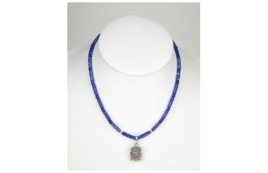Ogrlica Lapis lazuli z obeskom želva