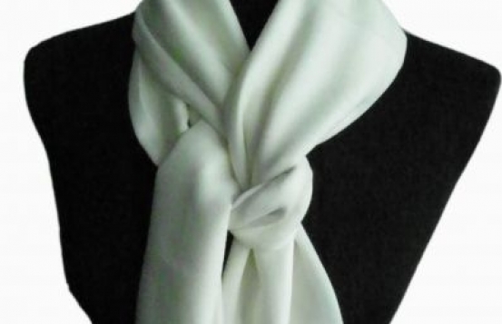 Šal Cashmere v krem beli barvi