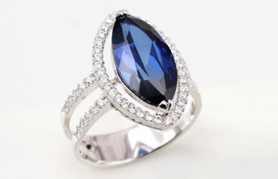 Srebrn prstan MARKIZ BLUE z modrim safirjem in cirkoni